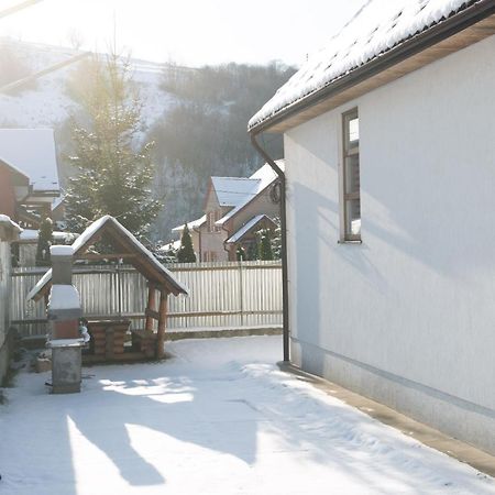 Sunhouse Villa Mizhhirya  Luaran gambar